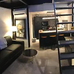 Une atypique et merveilleuse Petite maison en plein cœur de Nice, à proximité de la mer et des plages