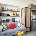 Pj - Dine On The Balcony At A Sleek Writer\'S Loft And Enjoy The View