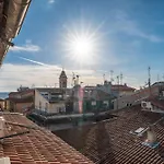 Stunning Apartment In The Heart Of Nice Old Town