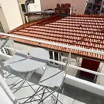 Studio Moderne Renove Avec Balcon