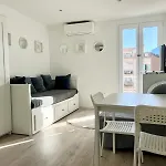 Studio Moderne Renove Avec Balcon