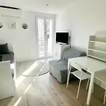 Studio Moderne Renove Avec Balcon