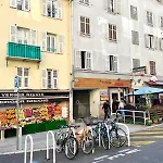 Studio Moderne Renove Avec Balcon