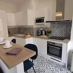 Bel - A 50 M Apartment