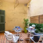 Large One Bedroom Flat In The Old Town Apartment *