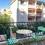 Nice West Cosy Flat Balcony, Near Airport, Train, Beach, Public Transport, Supermarket, Comfortable And Well Equipped