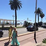 Royal Apartment Near The Beaches