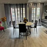 Gorgeous 2 Bedrooms Holiday Apartement