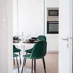 06bz - Modern In The Heart Of The Port Apartment