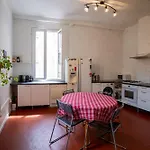Spacieux Vieux Apartment
