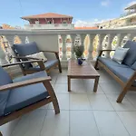 Elegant Apartment With Sea View And Swimming Pool