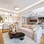 Apartment Luxueux, Spacieux Et Equipe A 5 Min Du Port