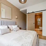 Apartment Luxueux, Spacieux Et Equipe A 5 Min Du Port