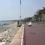 Promenade Des Anglais/ Vue Mer Au Calme