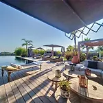 De Luxe Piscine Vue Villa