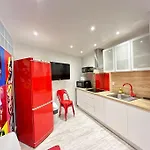Avec 4 Doubles - Proche De La Mer, Des Transports Et De La Promenade Des *