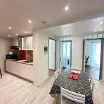 Avec 4 Doubles - Proche De La Mer, Des Transports Et De La Promenade Des Apartment