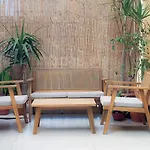 - Bright & Modern - Private Terrace - Aircon - Near Train & Apartment Nice