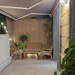 - Bright & Modern - Private Terrace - Aircon - Near Train & Nice