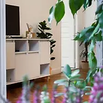 Apartment - Bright & Modern - Private Terrace - Aircon - Near Train &
