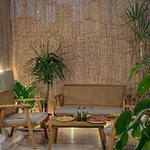 - Bright & Modern - Private Terrace - Aircon - Near Train & * Nice