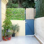 - Bright & Modern - Private Terrace - Aircon - Near Train & Apartment