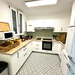 Homestay Les De Cedric Iconic Tram Gare Pour Personnes Calmes