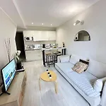 Appartement Calme - 2 Chambres - Proche Promenade