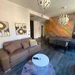 Garibaldi Acropolis, Emplacement Ideal, Parking