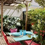 Apartment With Big Terrace Full Center With Air Conditioning *