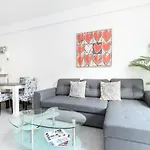 Beautiful & Spacious 2 Bed Apt Near Nice Center