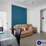 Apartment Near Station And Shops