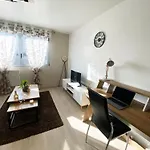 Bel 2 Pieces - 10min De La Apartment