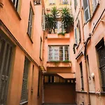 Studio Lumineux Et Renove, Au Coeur De La Ville, Nice Centre