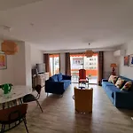 Magnifique T3, Spacieux, Lumineux Et Traversant