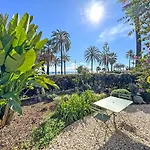 Cosy Sea Front Garden Nice