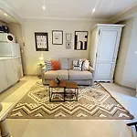 Cosy Avec Jardin Privatif - Carabacel, Apartment Nice