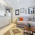 Cosy Avec Jardin Privatif - Carabacel, Apartment Nice