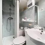 Apartment Cosy Avec Jardin Privatif - Carabacel, Nice