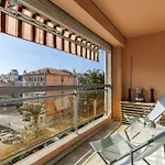 Jolie Studio Avec Belle Terrasse Ensoleillee