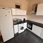 Hype-center Balcony 3br Ac Near Tram For6 Guests