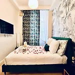 Old Town Vibes - 5Min To Sea - Ac & Breakfast