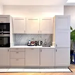 Old Town Vibes - 5Min To Sea - Ac & Breakfast