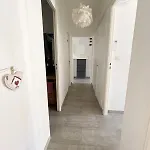 Spacious 2 Bedrooms With Parking To Port Of * Nice