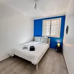 Apartment Spacious 2 Bedrooms With Parking To Port Of