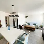 Apartment Spacious 2 Bedrooms With Parking To Port Of *
