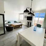 Apartment Spacious 2 Bedrooms With Parking To Port Of *