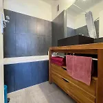 Apartment Spacious 2 Bedrooms With Parking To Port Of *