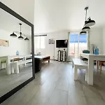 Spacious 2 Bedrooms With Parking To Port Of Apartment