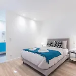 Extra Spacious 5 Min Walk To Sea & Tram Apartment *